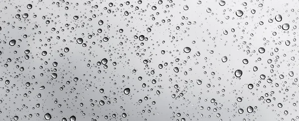 Pencere camında yağmur damlaları