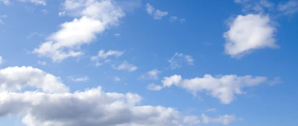 Nubes en el cielo azul Imagen de archivo