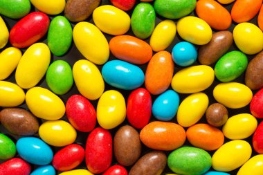 Renkli şekerler yığını