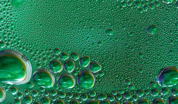 Su bardağa düşer.