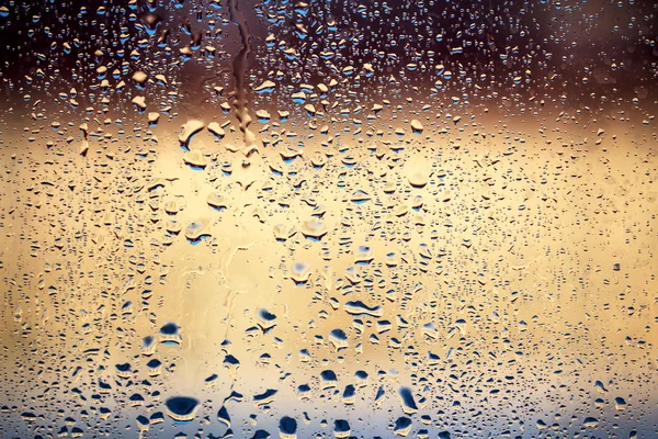 Gouttes de pluie sur verre de fenêtre — Photo