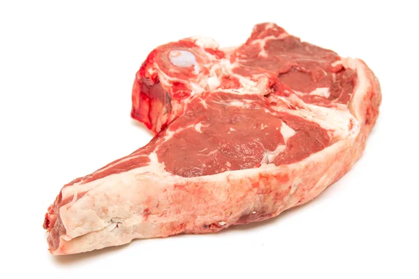 Carne fresca cruda en el hueso — Foto de Stock