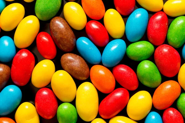 Куча красочных конфет — стоковое фото