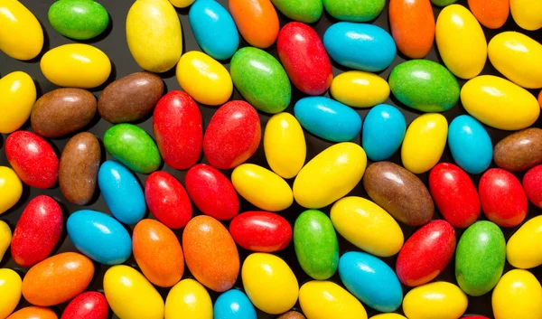Куча красочных конфет — стоковое фото