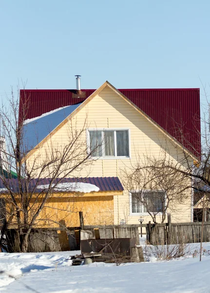 Huis in het dorp winter — Stockfoto