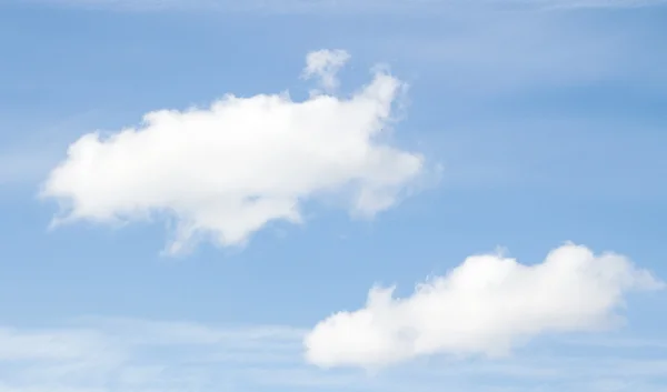 Blauer Himmel mit Wolken — Stockfoto