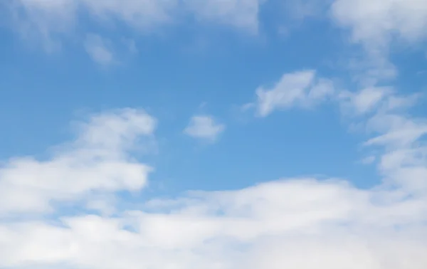 Nubes en el cielo azul — Foto de Stock