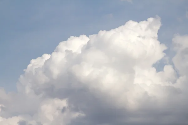 Awan di langit biru — Stok Foto