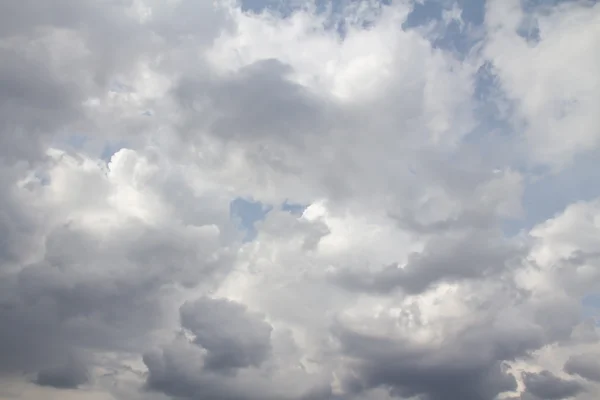 Nubes en el cielo azul — Foto de Stock