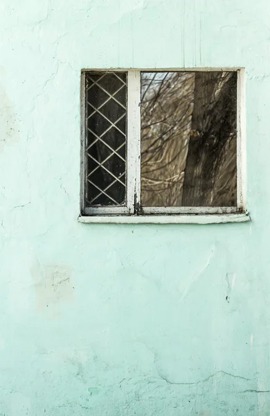 Ein Fenster im Gebäude — Stockfoto