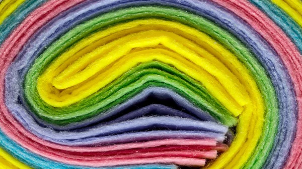 Махровые полотенца разных цветов фона — стоковое фото