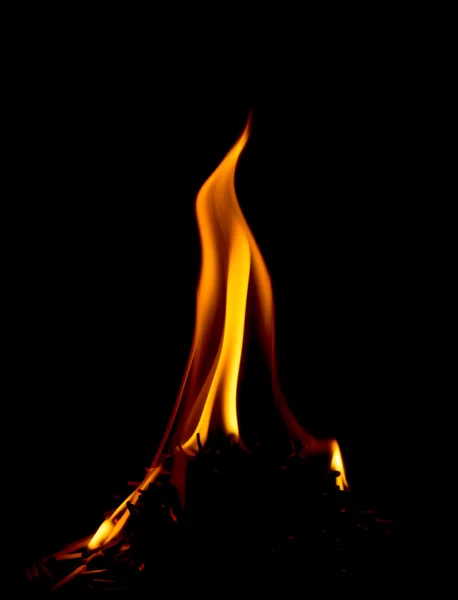 Tűz egy fekete háttér — Stock Fotó