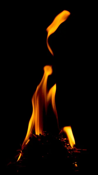 Feuer auf schwarzem Hintergrund — Stockfoto