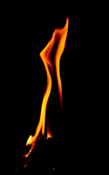 Feuer auf schwarzem Hintergrund — Stockfoto