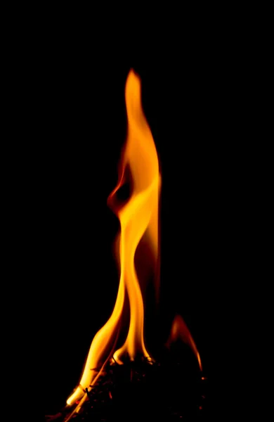 Feuer auf schwarzem Hintergrund — Stockfoto