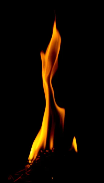 Feuer auf schwarzem Hintergrund — Stockfoto