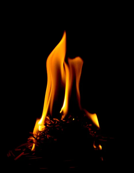 Fuego sobre un fondo negro —  Fotos de Stock