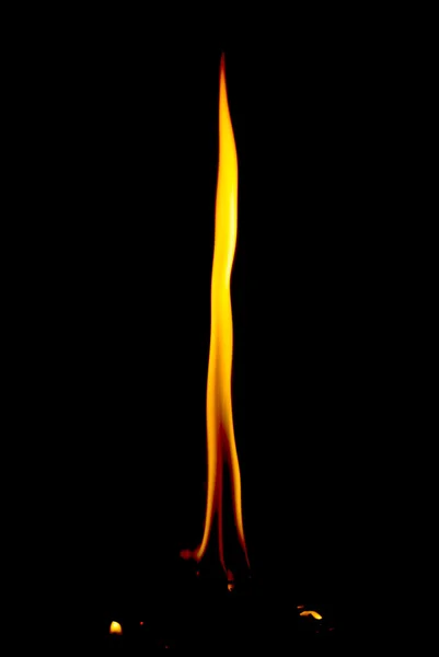 Siyah arkaplanda yangın — Stok fotoğraf