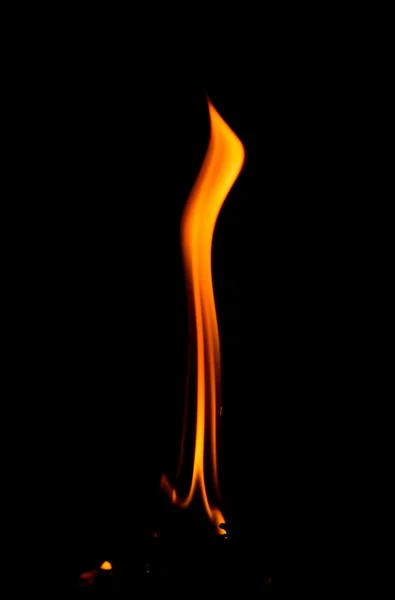 Feuer auf schwarzem Hintergrund — Stockfoto