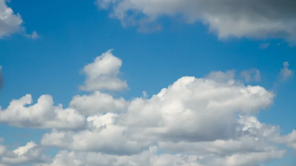 Nuvole di cielo blu — Foto Stock