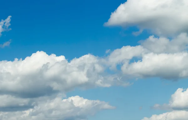 Blauwe lucht wolken — Stockfoto