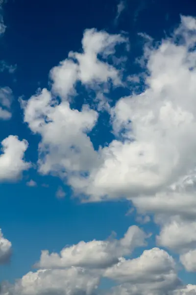 Blauwe lucht wolken — Stockfoto