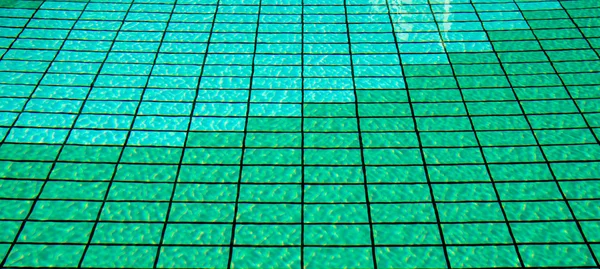 Clear swimming pool — Stock Photo, Image