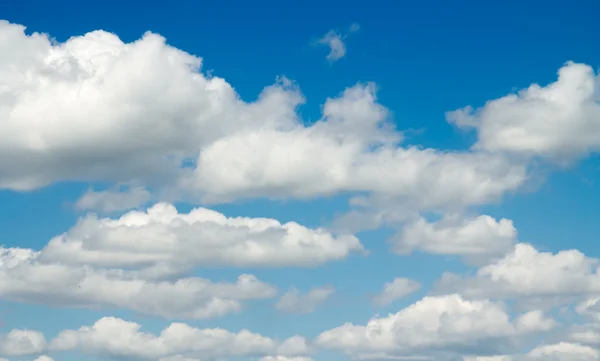 Nuvole di cielo blu — Foto Stock