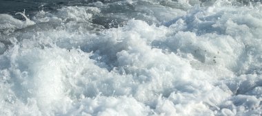 Deniz dalga köpüğü