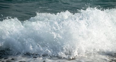 Deniz dalga köpüğü