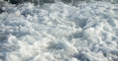 Deniz dalga köpüğü