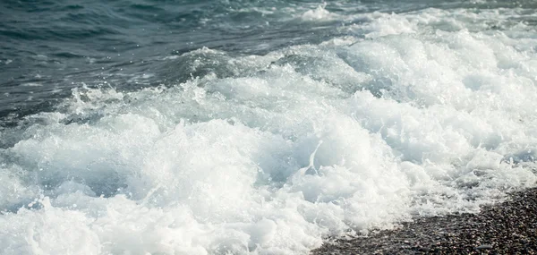 Κύμα αφρό της θάλασσας — Φωτογραφία Αρχείου