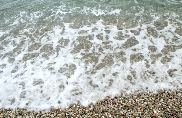 Tengeri hullám hab a th beach. — Stock Fotó