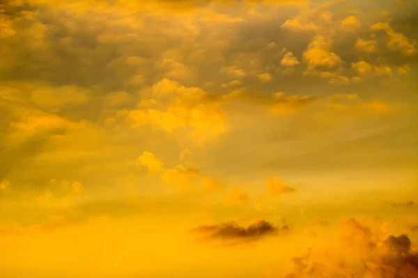 Orangefarbener Schein des Sonnenuntergangs — Stockfoto