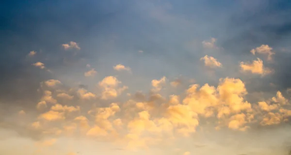 Atardecer increíble cielo —  Fotos de Stock