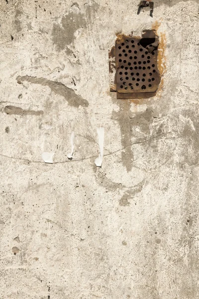 Ventana de ventilación en pared vieja — Foto de Stock