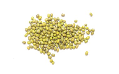 Beyaz arkaplanda yeşil soya fasulyesi