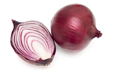 İki soğan, biri ikiye bölünmüş. Diğeri bir bütün. Kesik soğan solda ve tüm soğan sağda.