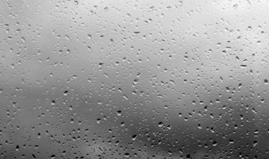 Camdaki yağmur damlaları