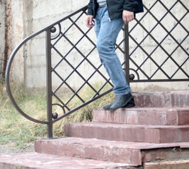 Adamın ayakları ayakkabı Mavi Jeans, harekete kapatın