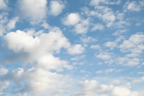 Nuvens no céu azul, dia — Fotografia de Stock