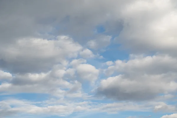 Nuvens no céu azul, dia — Fotografia de Stock