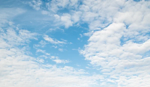 Clouds in the blue sky, day — Stock Photo, Image