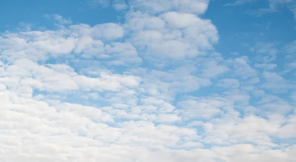 Clouds in the blue sky, day — Stock Photo, Image