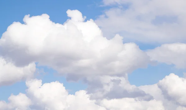 Wolken am blauen Himmel, Tag — Stockfoto