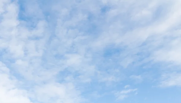 Nubes en el cielo azul, día — Foto de Stock