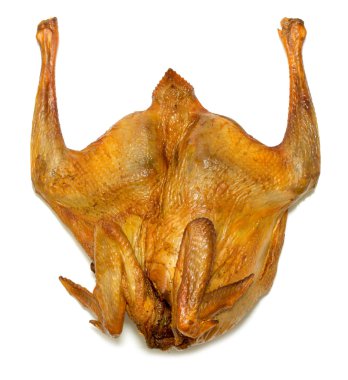 Bütün kızarmış tavuk beyaz bir arka plan üzerinde