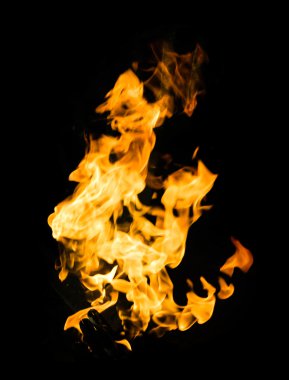 alevler siyah arkaplanda