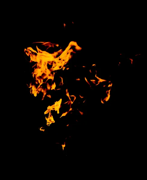 Flammes de feu sur fond noir — Photo