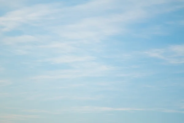 Nuvens céu azul — Fotografia de Stock